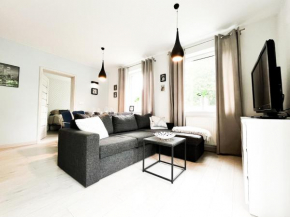 Walk to Park, Modern 2BD Kitchen! Balcony, Parking